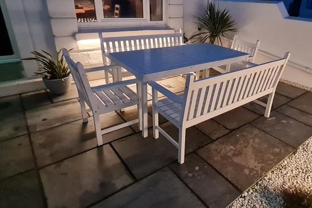Beach View, 4 Bedroom House Opposite The Sea! Sleeps 10 サンドゲート エクステリア 写真
