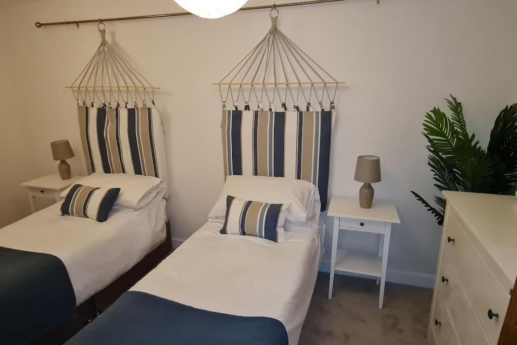 Beach View, 4 Bedroom House Opposite The Sea! Sleeps 10 サンドゲート エクステリア 写真