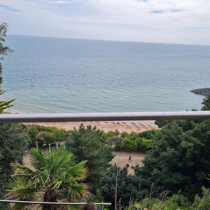 Beach View, 4 Bedroom House Opposite The Sea! Sleeps 10 サンドゲート エクステリア 写真