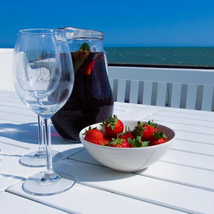 Beach View, 4 Bedroom House Opposite The Sea! Sleeps 10 サンドゲート エクステリア 写真