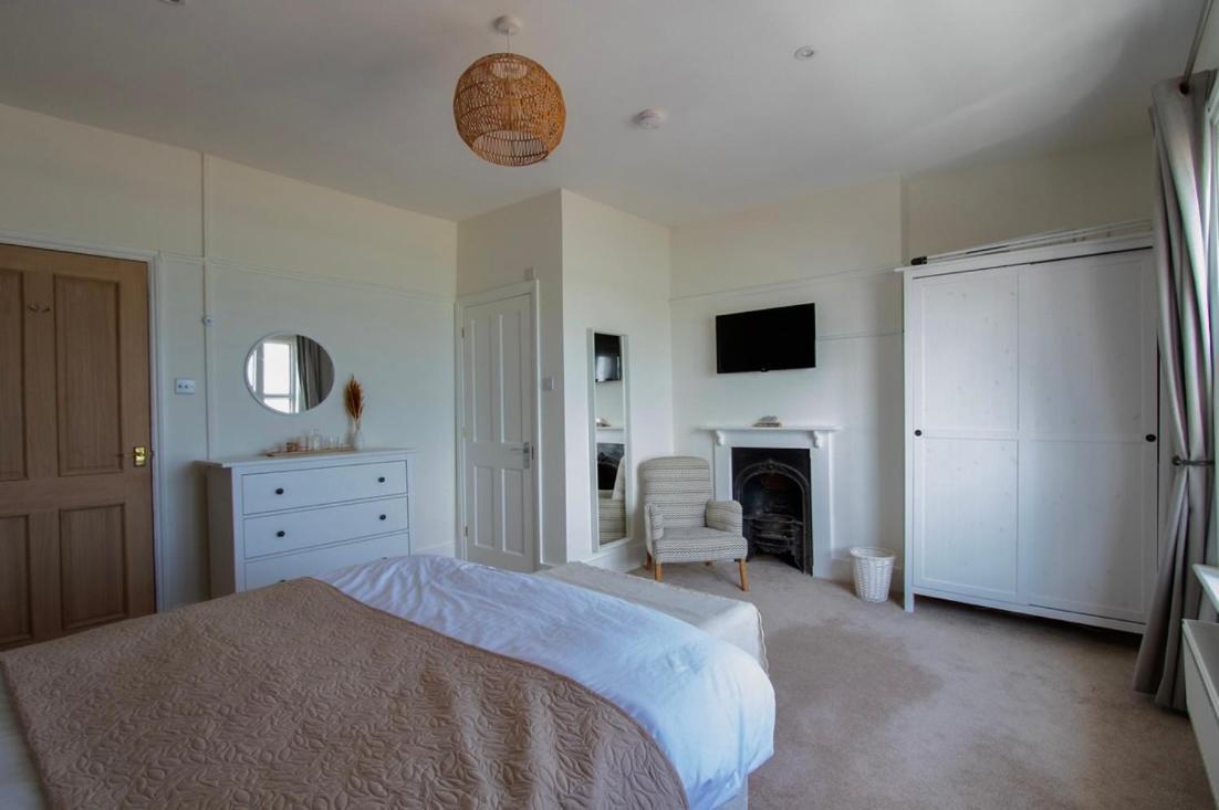 Beach View, 4 Bedroom House Opposite The Sea! Sleeps 10 サンドゲート エクステリア 写真