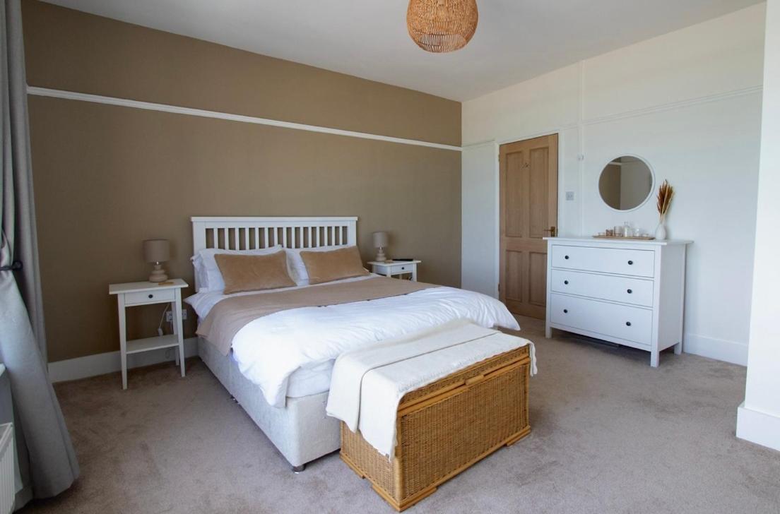 Beach View, 4 Bedroom House Opposite The Sea! Sleeps 10 サンドゲート エクステリア 写真