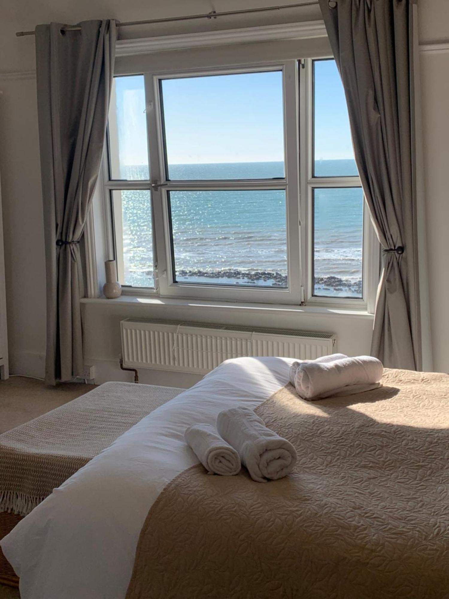 Beach View, 4 Bedroom House Opposite The Sea! Sleeps 10 サンドゲート エクステリア 写真